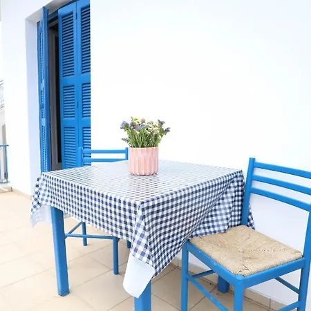 Rhodes Town Garden Apartment *